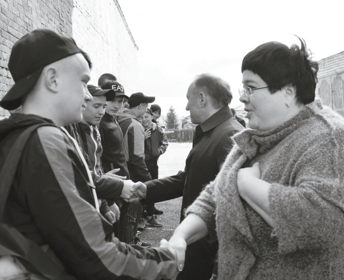 Видят службу твою и в родном краю