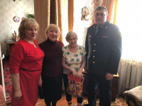 Руководство ирбитского СИЗО-2 поздравило на дому женщин-ветеранов с Международным женским днем