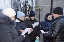 В Ирбите полицейские продолжают вести профилактические беседы с населением в целях предупреждения фактов мошенничества