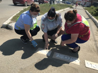 Сотрудники Госавтоинспекции Ирбита продолжают обращать внимание пешеходов на правила безопасности