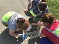 Сотрудники Госавтоинспекции Ирбита продолжают обращать внимание пешеходов на правила безопасности