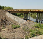 Работы по ремонту моста в деревне Молокова