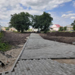 В Сиреневом сквере продолжаются работы по благоустройству