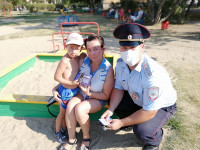 Сотрудники ГИБДД приходят к детям на детские площадки