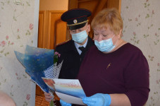 Руководство ирбитской полиции поздравило с юбилеем своего ветерана