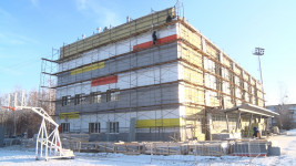 Капитальный ремонт спортпавильона на стадионе "Юность" продолжается