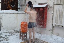 10 осужденных ирбитского СИЗО-2 окунулись в крещенскую купель