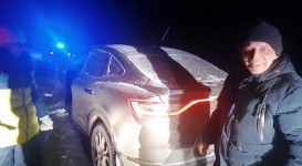 Сотрудники ирбитской Госавтоинспекции помогли мужчине и женщине, съехавшим на автомобиле в кювет