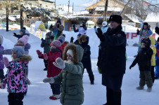 Сотрудники Госавтоинспекции Ирбита и Детского сада №26 провели для воспитанников квест-игру