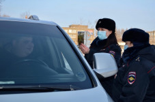 В Ирбите на страже дорожного порядка женский патруль ГИБДД