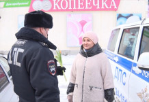 Накануне весеннего праздника в городе Ирбите прошла акция «Цветы для автоледи»