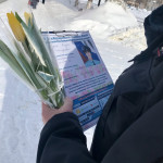 Ирбитские полицейские в рамках акции «8 марта – в каждый дом» поздравили женщин с наступающим праздником