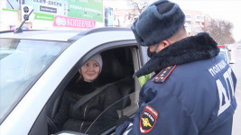 Накануне весеннего праздника в городе Ирбите прошла акция «Цветы для автоледи»