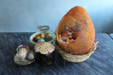 Огромное пасхальное яйцо из макарон изготовила на конкурс сотрудница ирбитского СИЗО-2