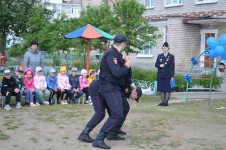 Безопасное детство. Полиция Ирбита провела для воспитанников детского сада праздник, посвященный Дню защиты детей