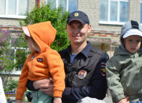 Безопасное детство. Полиция Ирбита провела для воспитанников детского сада праздник, посвященный Дню защиты детей