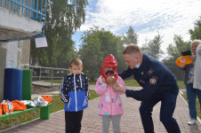 Воспитанники учатся одевать СИЗ