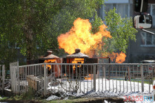 Выгорание остатков газа из подземного резервуара. 13.05.2021 г. Ирбит, ул. Советская, 59
