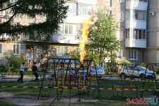 Выгорание остатков газа из подземного резервуара. 13.05.2021 г. Ирбит, ул. Советская, 59