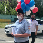 Ирбитские полицейские и общественники поздравили с Днём России детей из пришкольного лагеря