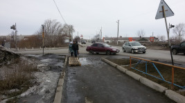 Гражданский активист Алексей Кононов продолжает благоустраивать ирбитские тротуары