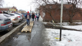 Гражданский активист Алексей Кононов продолжает благоустраивать ирбитские тротуары