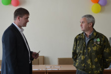 В Ирбите накануне Дня пограничника вручили памятные знаки ветеранам службы