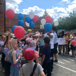 Ирбитские полицейские и общественники поздравили с Днём России детей из пришкольного лагеря