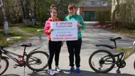 33 ирбитчанки, министр здравоохранения Свердловской области Белявский и городской активист Алексей Кононов - против размещения гинекологического отделения в отделение гнойной хирургии