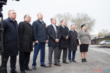 Сотрудники Ирбитской горбольницы получили ключи в новом доме, построенном для них по поручению Евгения Куйвашева