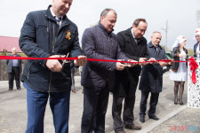 Сотрудники Ирбитской горбольницы получили ключи в новом доме, построенном для них по поручению Евгения Куйвашева