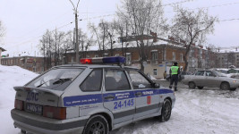 Инспекторы ГИБДД Ирбита применили табельное оружие для остановки водителя, управлявшего автомобилем в состоянии опьянения (Видео)