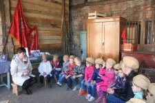 Ребята из детского сада №14 отметили День Победы в музее народного быта