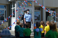 Сотрудников Госавтоинспекции Ирбита необычно поздравили с предстоящим юбилеем ГИБДД