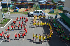Сотрудников Госавтоинспекции Ирбита необычно поздравили с предстоящим юбилеем ГИБДД