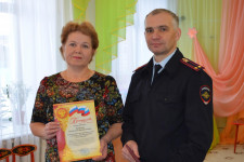 В Ирбите руководство отдела полиции выразило благодарность матерям сотрудников за воспитание сыновей