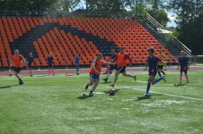 Ирбитские полицейские и общественники поздравляют со Всемирным днем детского футбола