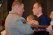 Связисты, спасшие семью из пожара, получили награды