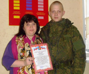 Сотрудницу ГУФСИН из Ирбита Железнодорожные войска наградили Благодарственным письмом за воспитание сына-солдата