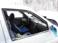 Сотрудники полиции устанавливают обстоятельства ДТП, в котором один человек погиб и еще четверо пострадали