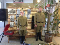 Артисты Ирбитского театра организовали флеш-моб на вокзале в Тюмени