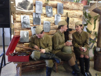 Артисты Ирбитского театра организовали флеш-моб на вокзале в Тюмени