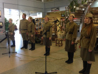 Артисты Ирбитского театра организовали флеш-моб на вокзале в Тюмени