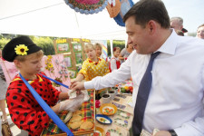 Ирбитская ярмарка имеет большой потенциал для привлечения туристов на Средний Урал, уверен губернатор