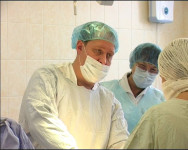 Главный хирург Свердловской области оперирует в Ирбите