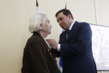 Глава региона вручил ирбитчанам заслуженные награды