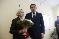 Глава региона вручил ирбитчанам заслуженные награды