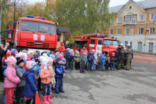 Выставка пожарной техники и показательные выступления
