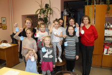 В клубе "Умелые руки" прошел мастер-класс по изготовлению ретро-шаров