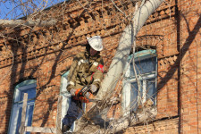 В рамках акции «10 000 добрых дел от пожарных добровольцев» добровольцы Свердловской области оказали помощь населению через учреждения социальной защиты